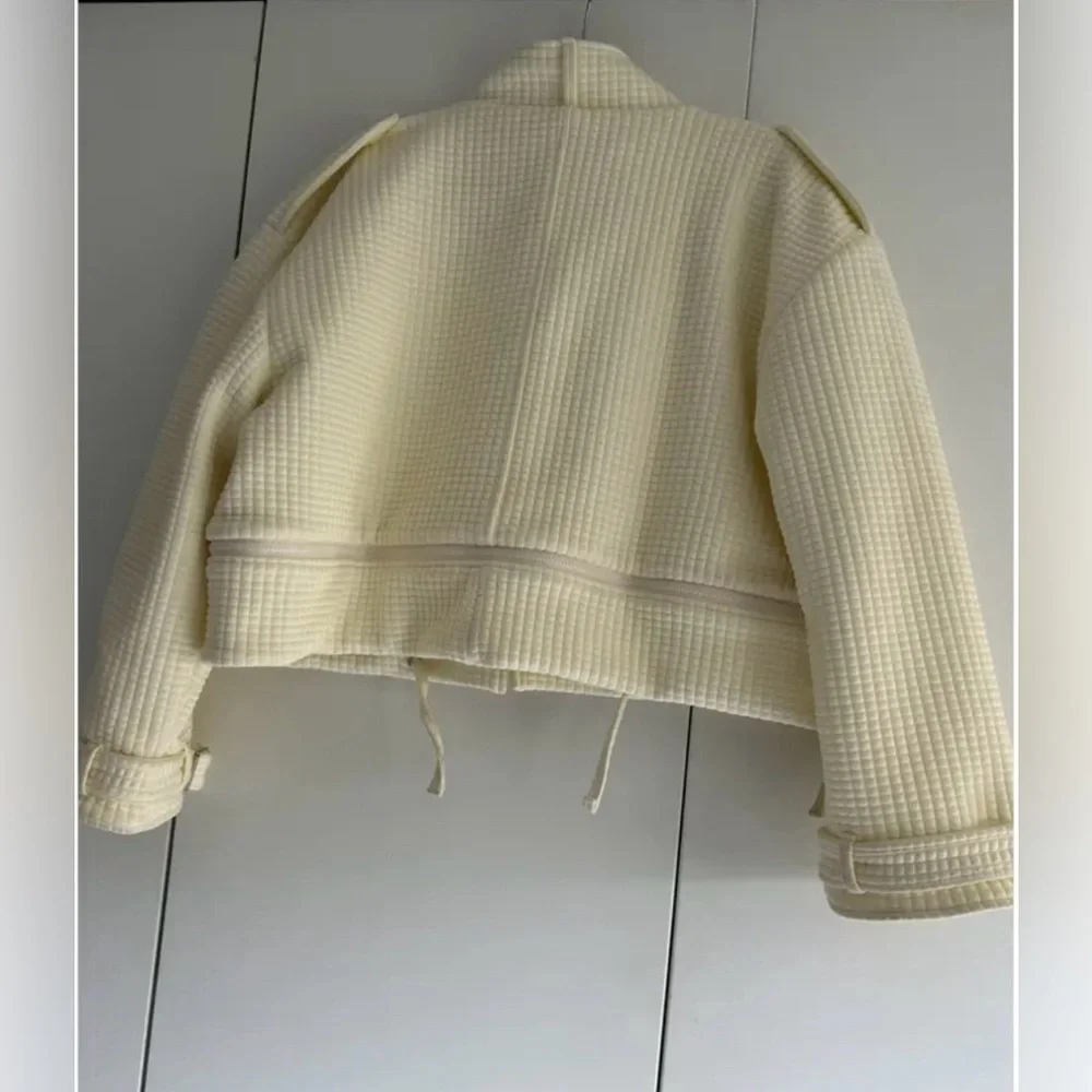 Chic Cream Utility Jacket for Women - Picture 2 of 10